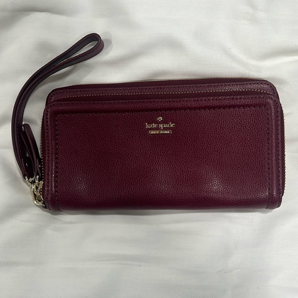 Kate Spade large wristlet ♠️